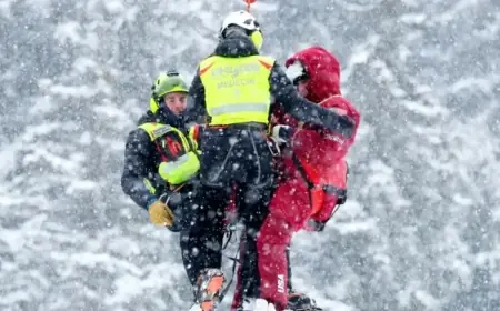 Lindsey Vonn Airlifted After Crash in Pre-Olympic Downhill Event