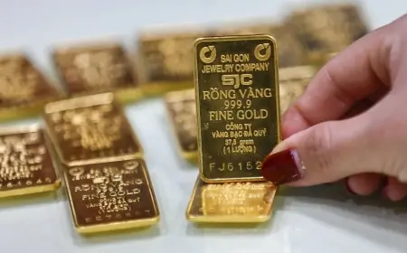 Gold Price Today tumbles from record highs as dollar jumps, volatility surges