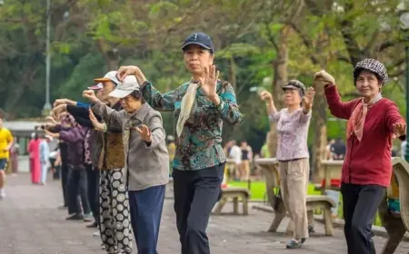 Vietnam Faces Aging Population Challenges Amid Limited Care Resources