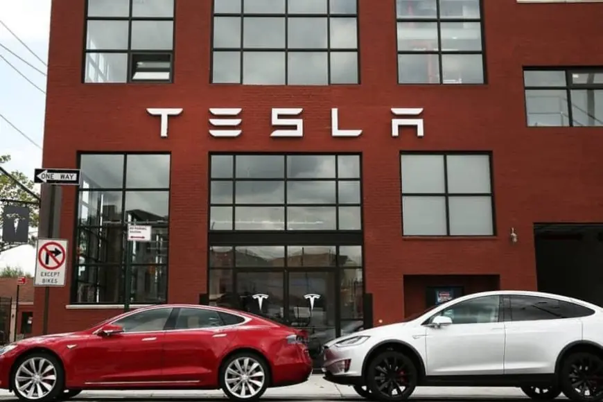 تسلا تواجه زيادة كبيرة في الجاذبية الاستثمارية بفضل محفزات قوية مع اقتراب عام 2026