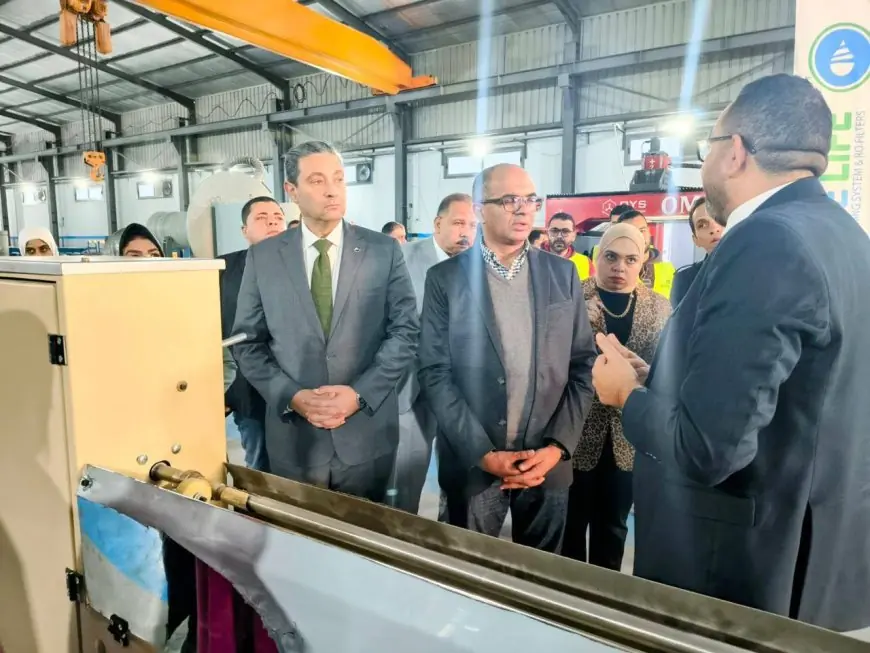 نائب وزير الإسكان يتفقد مصنع المنتجات المرتبطة بتحلية مياه البحر بدمياط لتعزيز التكنولوجيا المستدامة