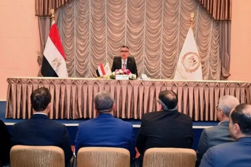 وزير التموين يبدأ العام الجديد باجتماع هام مع قيادات الوزارة والشركات التابعة