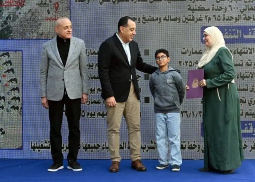 مدبولي يسلم عقود الوحدات السكنية للمستحقين بمدينة الطود