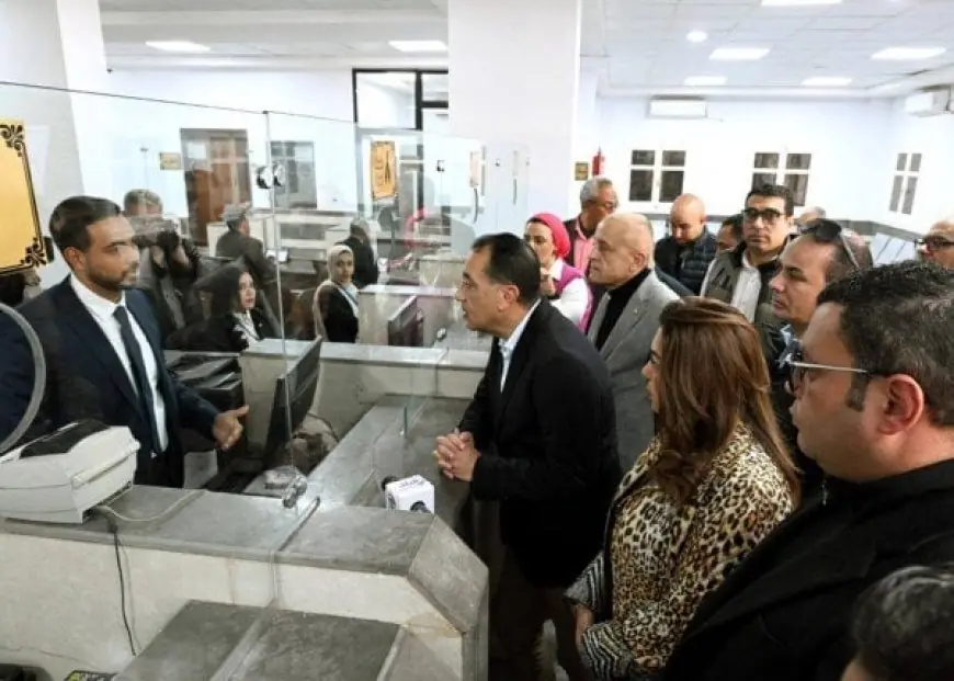 مدبولي يزور المركز التكنولوجي بالرياينة ويشدد على ضرورة تذليل العقبات أمام المواطنين