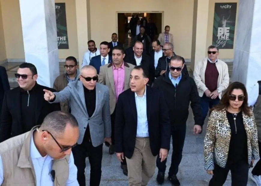 رئيس الوزراء يزور حمام السباحة الأوليمبي سيتي كلوب في الأقصر