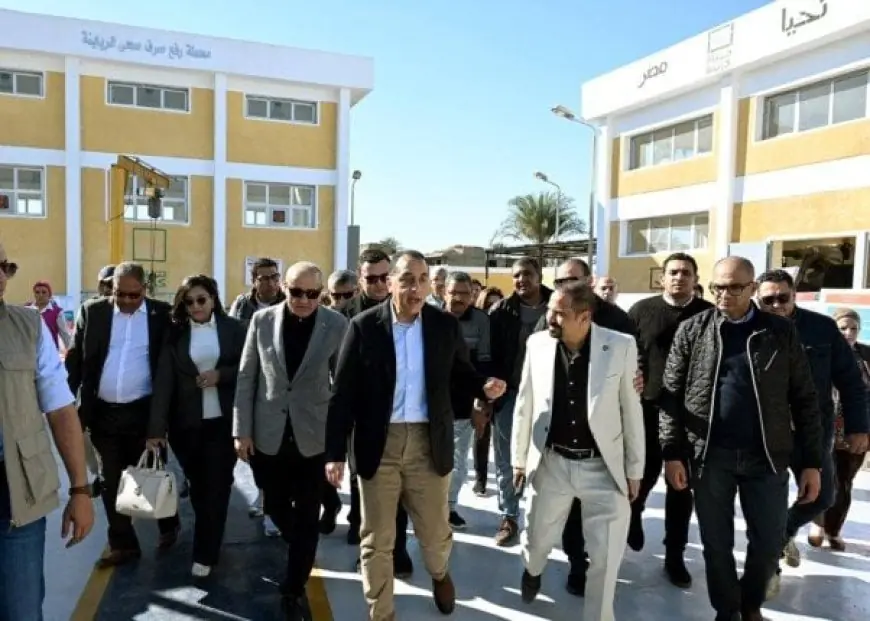 رئيس الوزراء يزور محطة رفع الصرف الصحي بالرياينة في أرمنت بالأقصر
