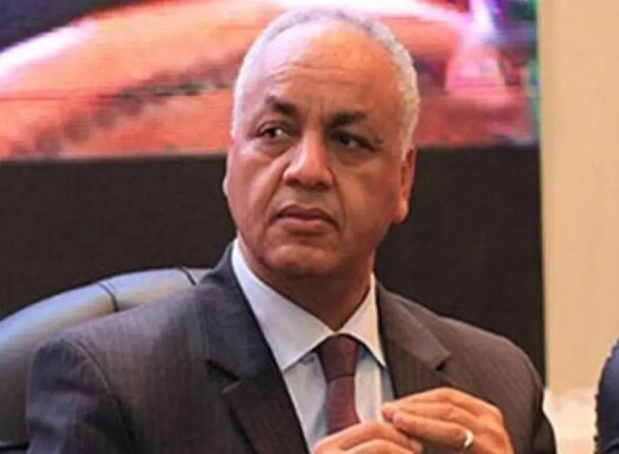 مصطفى بكري يهاجم الموقف البريطاني تجاه علاء عبد الفتاح ويتهم لندن بازدواجية المعايير