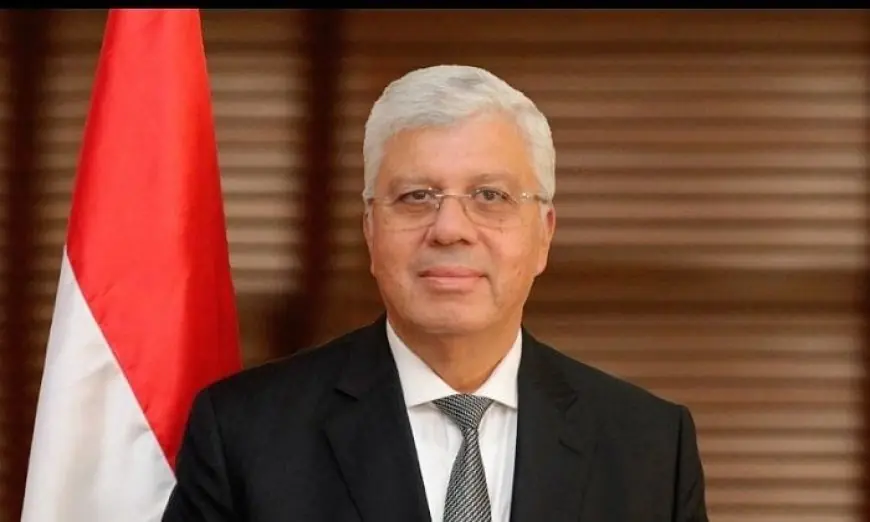 تهنئة من وزير التعليم العالي لقداسة البابا تواضروس الثاني والأخوة الأقباط بمناسبة عيد الميلاد المجيد