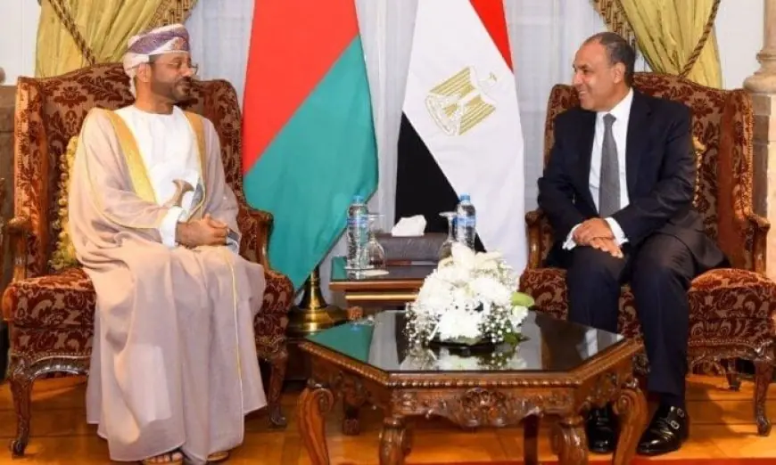 وزير الخارجية يناقش التطورات في اليمن والسودان وغزة مع نظيره العماني