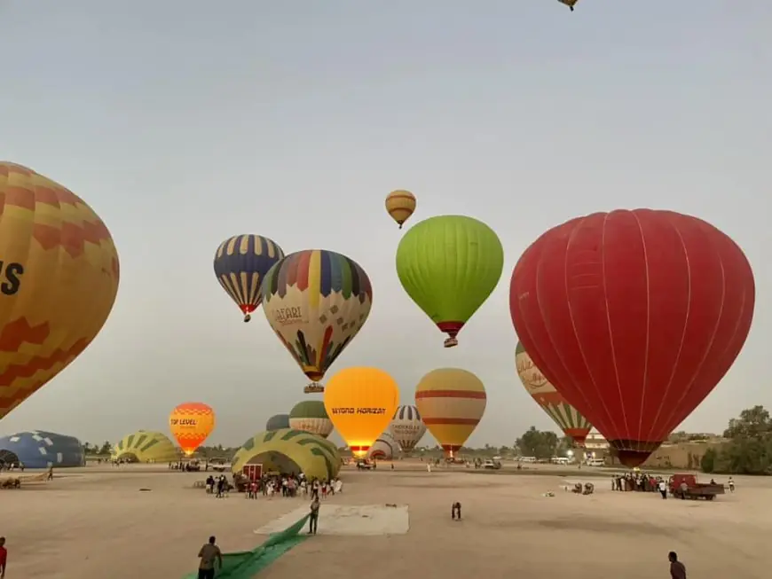 إلغاء رحلات البالون الطائر في سماء الأقصر بسبب الرياح القوية