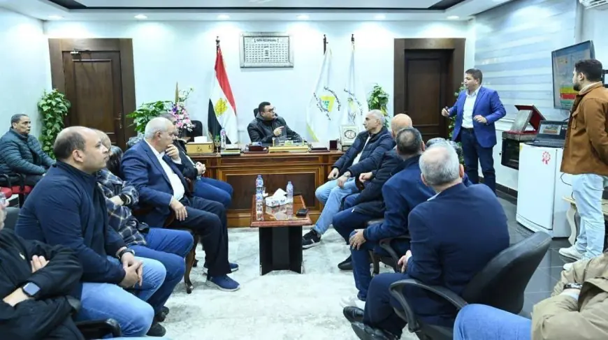 اجتماع محافظ الإسكان لمتابعة تطورات مشروعات القرى السياحية