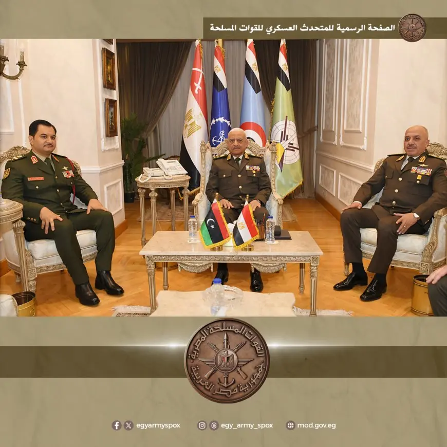 وزير الدفاع ورئيس الأركان يبحثان تطوير العلاقات العسكرية مع نائب القائد العام للجيش الليبي