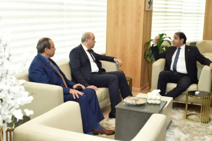 وزير الطيران المدني يساهم في مناقشة رسالة دكتوراه بجامعة بورسعيد