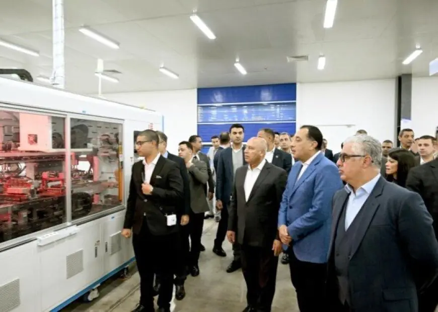 رئيس الوزراء يفتتح مجمع إيليت سولار لتكنولوجيا الطاقة الشمسية في منطقة السخنة الصناعية