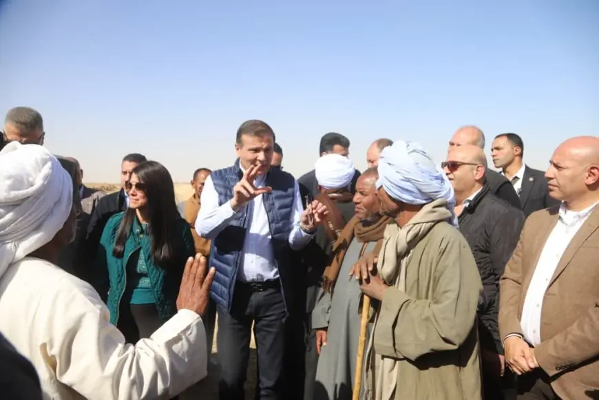 وزير الزراعة يأمر بتعزيز البنية التحتية المائية في قرى أسوان وضمان وصول كامل حصص الأسمدة للمزارعين