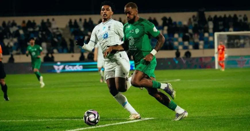 إيفان توني يتألق كأفضل لاعب وفراس البريكان يواجه صعوبة في مباراة الأهلي ضد الأخدود