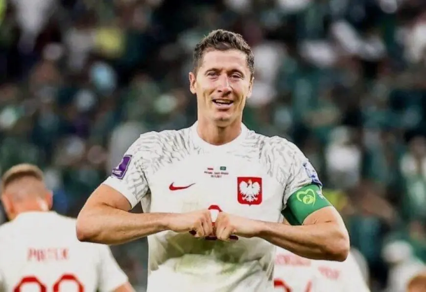 تتويج ليفاندوفسكي بلقب رياضي القرن في بولندا يثير اهتمام الجماهير