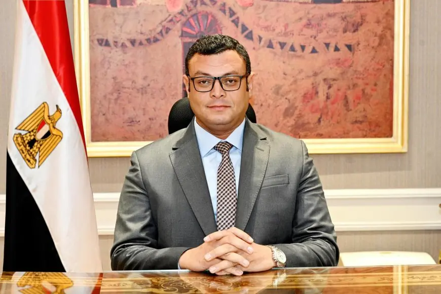 وزير الإسكان يناقش تقدم مشروعات سامكريت في المدن الجديدة