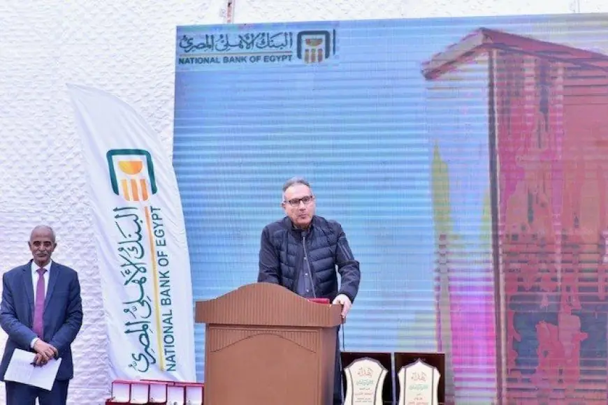 البنك الأهلي يوزع منازل ومشروعات صغيرة جديدة على المستفيدين في أسوان
