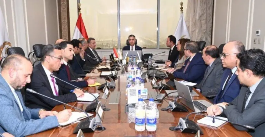 فاروق والجوهري يعرضان خطوات إطلاق تطبيق كارت المفتش لتعزيز الرقابة على المنشآت التموينية