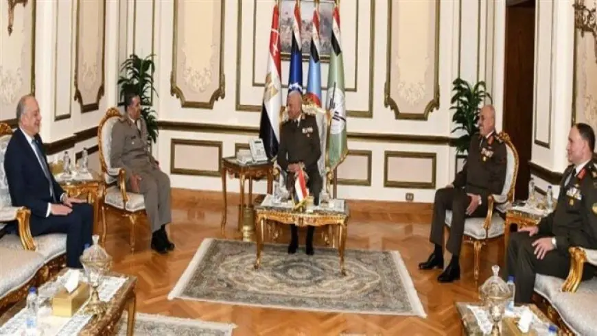 وزير الدفاع يجتمع مع وفد الاتحاد العربي للرياضة العسكرية لتعزيز التعاون المشترك