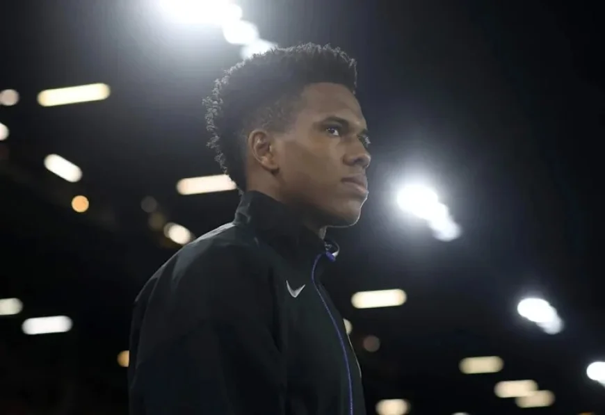 Liam Rosenior Balances Strategy with Estevao | News | Official Site