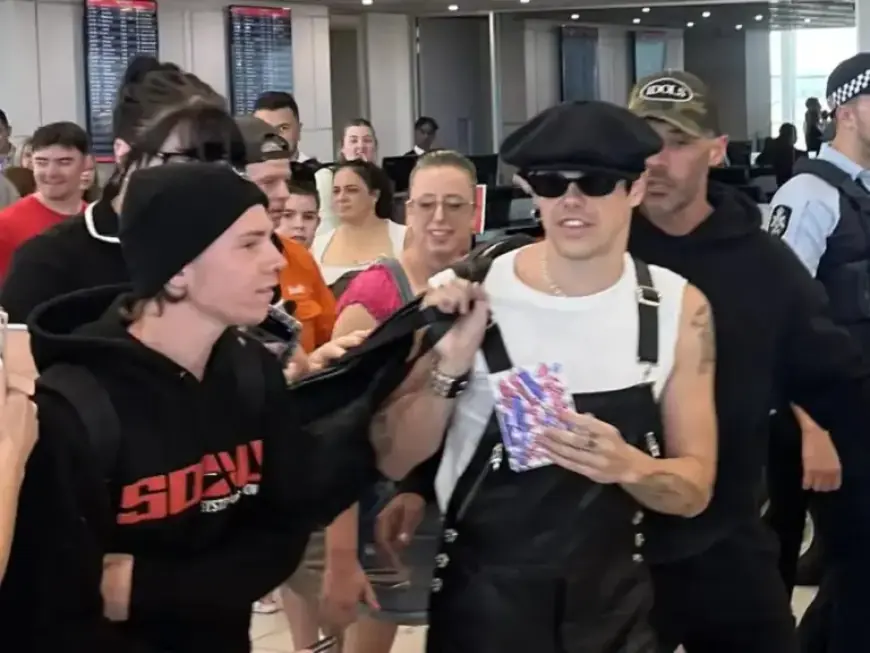 Rock Star Thrills Adelaide in Electrifying Fan Frenzy