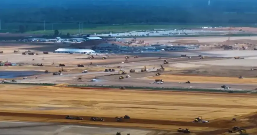 ICE Detains Immigrant Workers En Route to Louisiana Meta Site