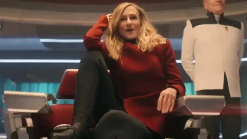 Holly Hunter’s Unique Chair Sitting Style Shines in ‘Starfleet Academy’