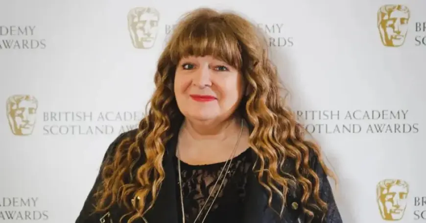 Janey Godley’s Daughter Revives Controversial Trump Sign