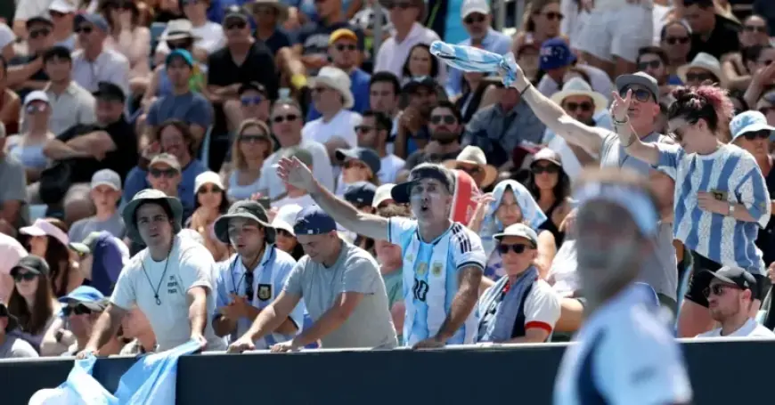 Australian Open Sets Record; Fans Frustrated by Overcrowding