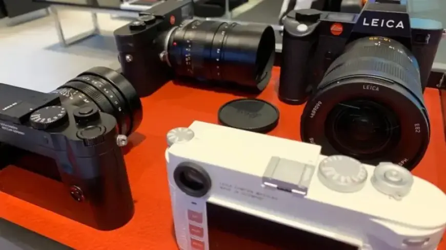 Striking Photo from Minneapolis ICE Protests Sparks Interest in Leica Cameras