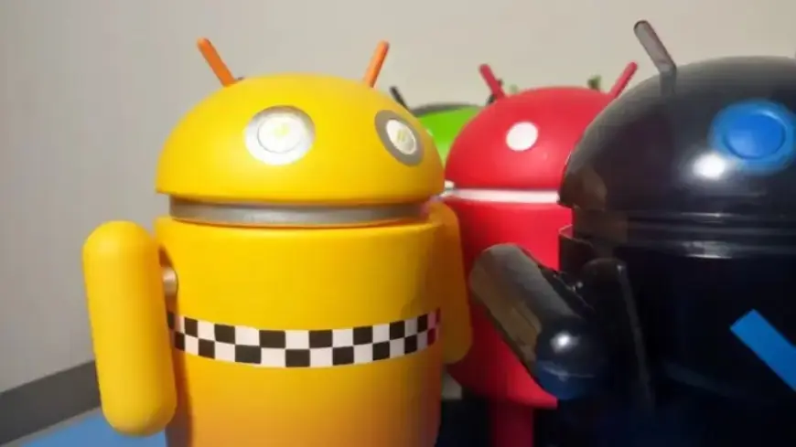 Foldable Phones Need Crease-Free Screens for a Better Experience