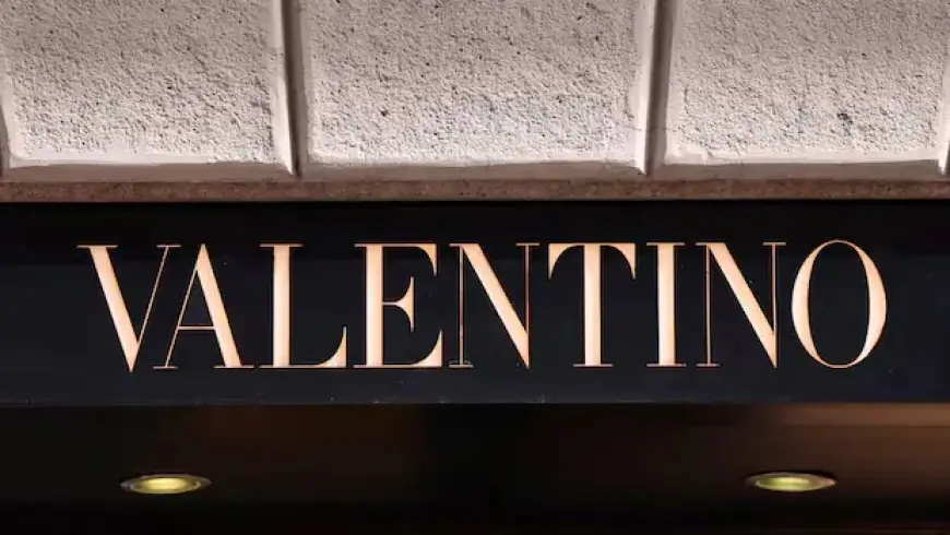 Legendary Italian Fashion Designer Valentino Garavani Dies at 93, Foundation Announces