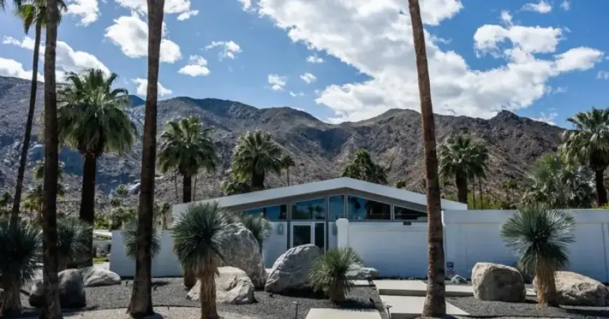 Top 11 Midcentury Home Tours to Explore at Palm Springs Modernism Week