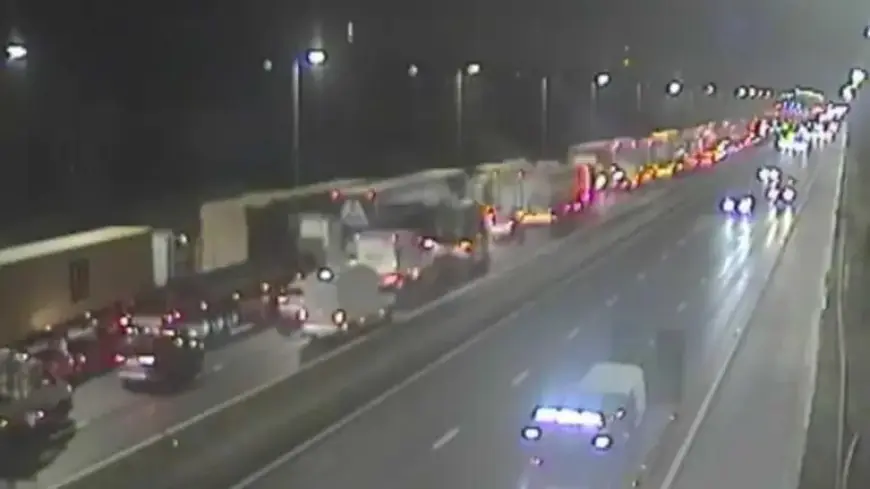 Machinery Breakdown Shuts Major Motorway During Nighttime Roadworks