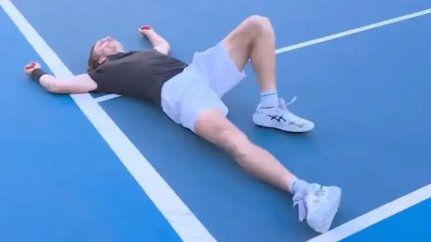 Star Urgently Exits Court Due to Emergency