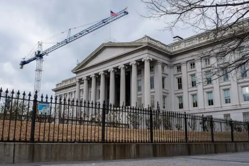 Global Bond Markets Tumble Amid Tariff Tensions