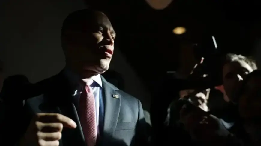 Democrats Grapple with Strategies to Defeat Trump and Gain Congressional Control