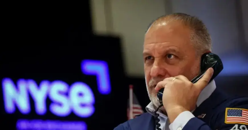 Wall Street Plummets to Three-Week Low Amid Greenland Dispute-Induced Sell-Off