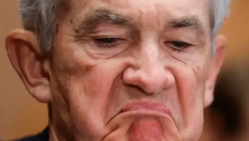 “U.S. Dollar Collapse Warning Sparks Gold and Bitcoin Market Volatility”