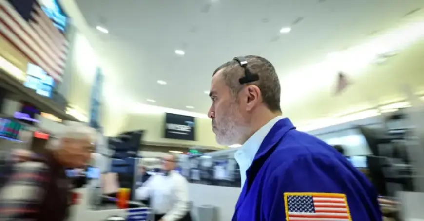 US Bank Stocks Plunge as Credit Card Rate Cap Deadline Looms