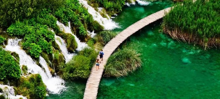 Sustainable Tourism in 2026: Why “Travel Better” Is Shifting From Slogans to Rules, Fees, and Cleaner Transport