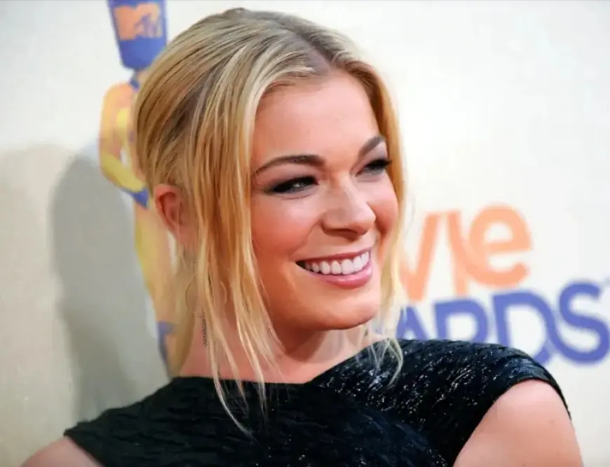 Country Music Star Receives Innovative Treatment Following Onstage Dental Incident