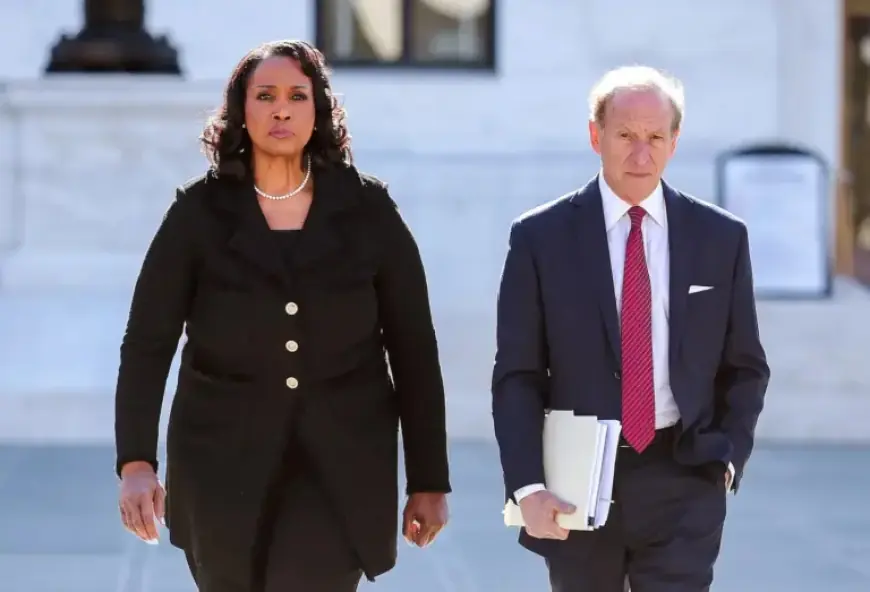 Supreme Court Debates Lisa Cook’s Future on Federal Reserve Board