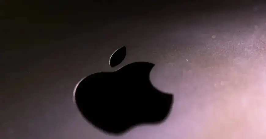 Apple Transforms Siri into Integrated Chatbot, Reports Bloomberg News