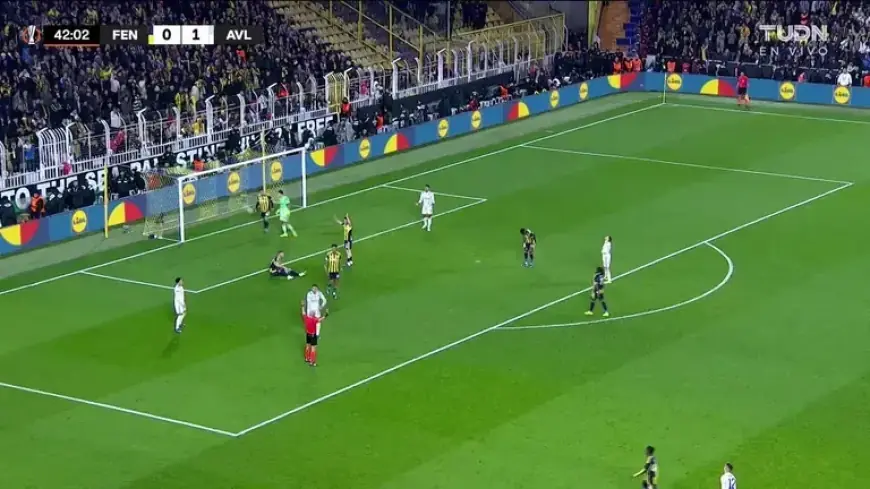 Sancho Misses Key Opportunity to Secure Second Goal