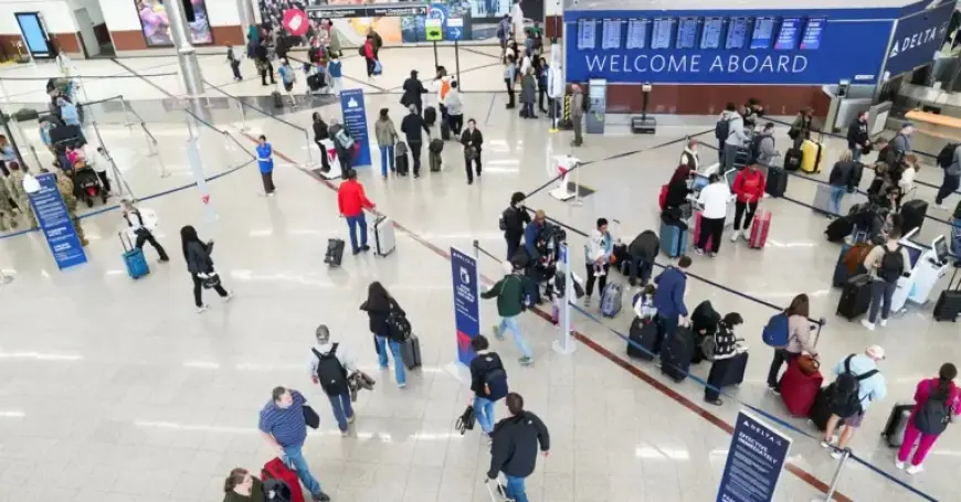 US Airlines Offer Travel Waivers Amid Looming Winter Storm Disruptions