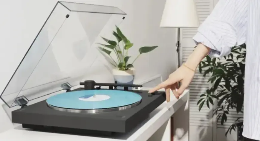 Sony Unveils Two Sleek, Minimalist Bluetooth Turntables