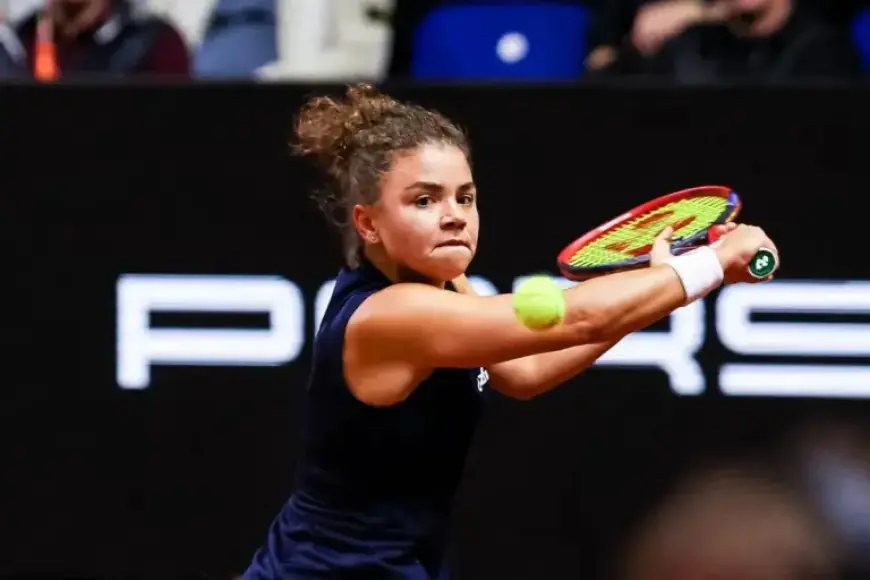 Ball Kid Saves Jasmine Paolini Amid Surprise Halt at Australian Open Match